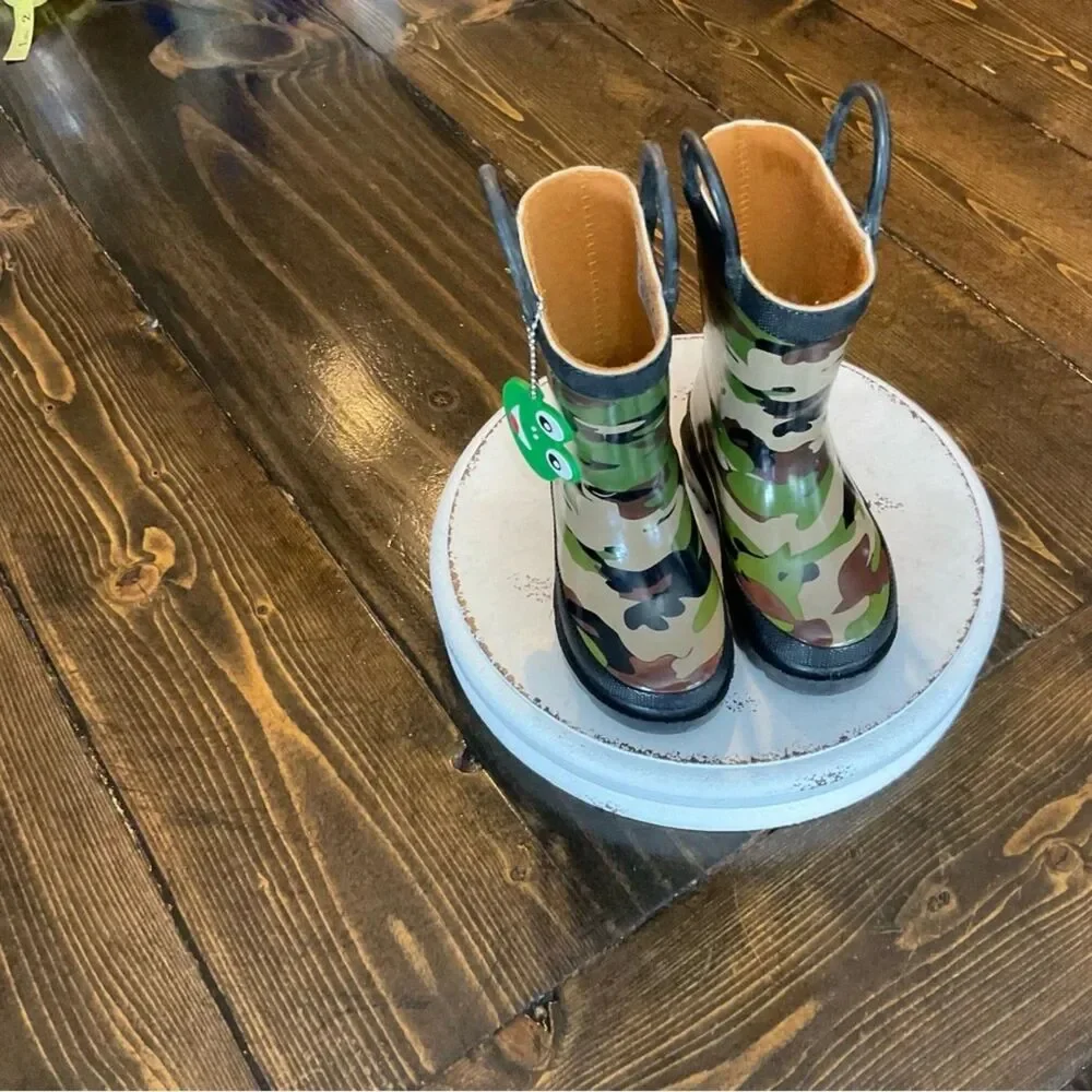 Western Chief Camo Rain Boots Size 5 Kids Waterproof Rubber Frog Charm